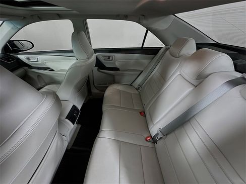 Used 2016 Toyota Camry XLE image 23