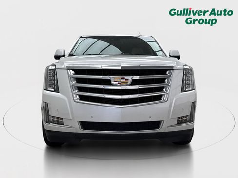 Used 2018 Cadillac Escalade Luxury RWD image 14