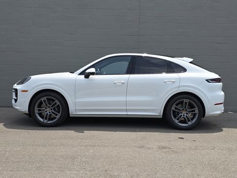 New 2025 Porsche Cayenne Coupe image 2