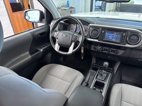 Certified 2017 Toyota Tacoma SR5 image 45