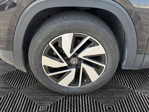 Used 2025 Volkswagen Atlas SE AWD/4WD image 14
