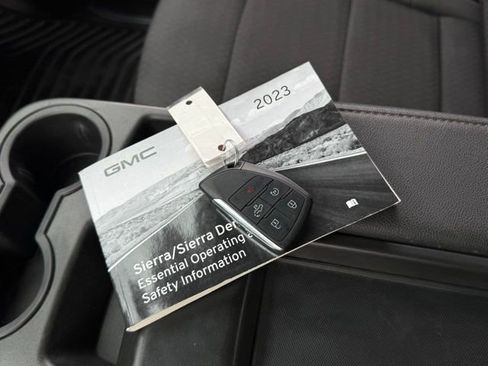 Used 2023 GMC Sierra 1500 SLE w/ Enhanced Capability Package AWD/4WD image 4