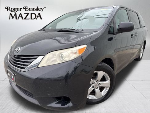 Used 2016 Toyota Sienna LE FWD image 1