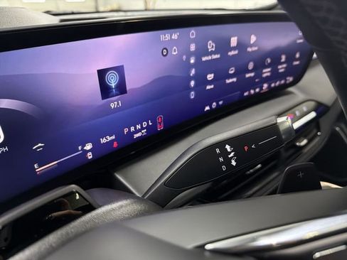 Certified 2025 Buick Enclave Avenir image 33