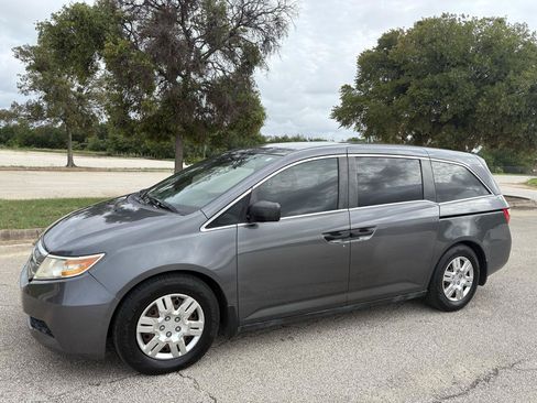 Used 2011 Honda Odyssey LX image 3
