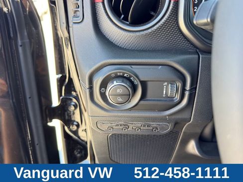 Used 2025 Jeep Gladiator Rubicon AWD/4WD image 20