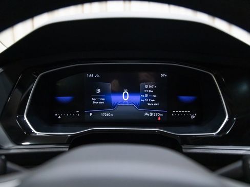 Used 2024 Volkswagen Jetta SE w/ Panoramic Sunroof Package image 17