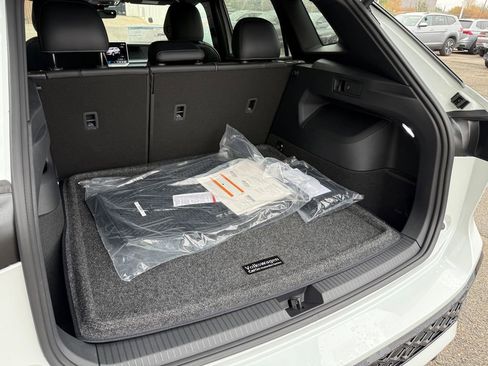 New 2026 Volkswagen Tiguan SE R-Line FWD image 28