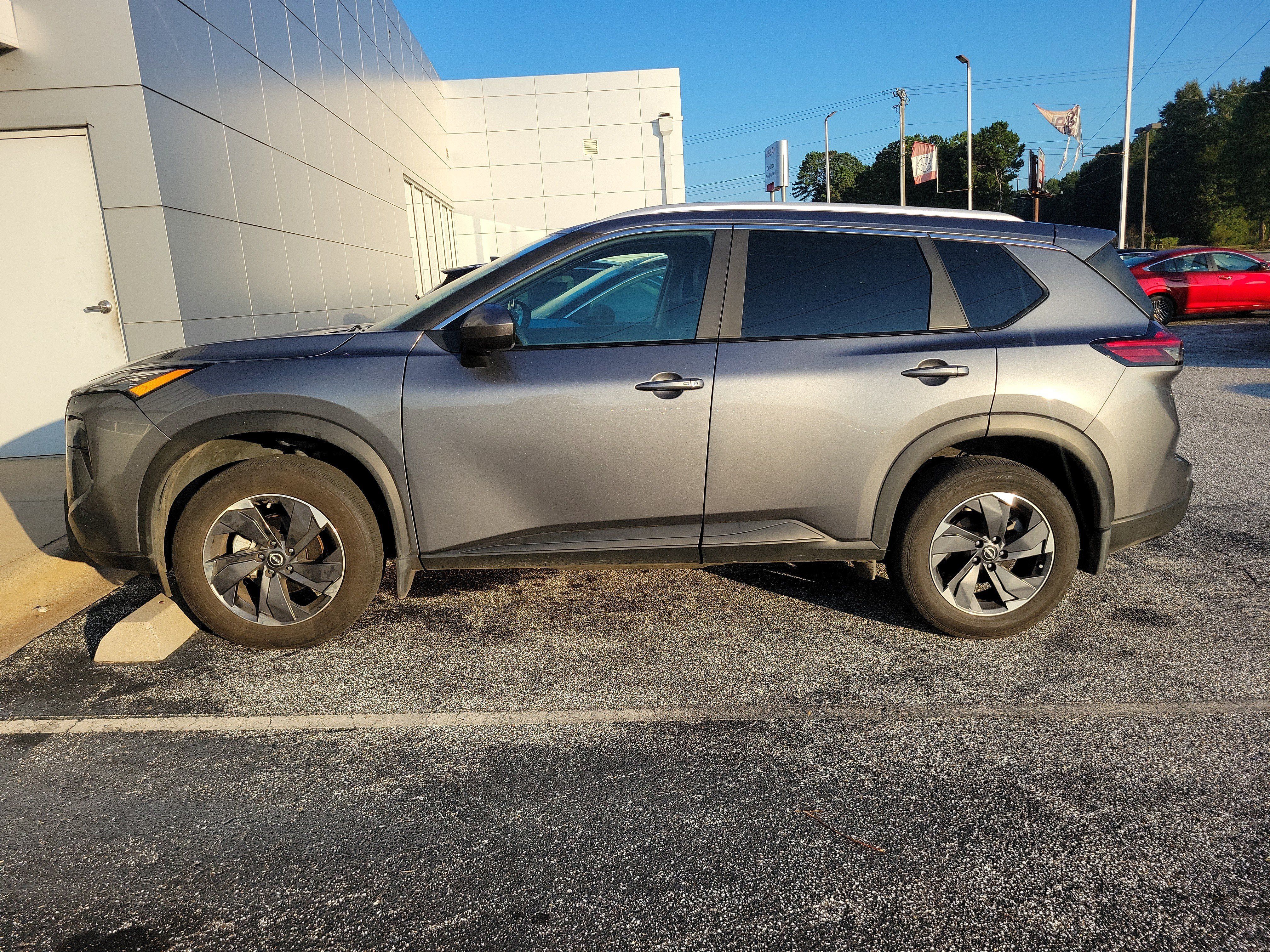 Used 2025 Nissan Rogue SV w/ SV Premium Package FWD image 3