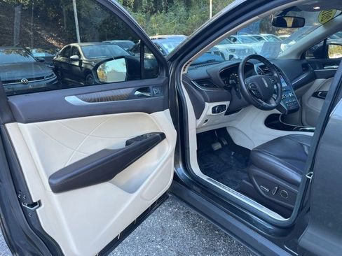 Used 2019 Lincoln MKC Reserve image 4