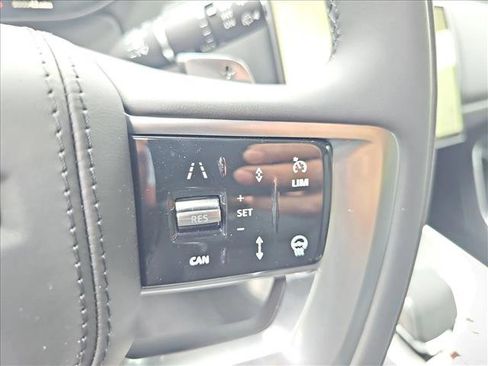 New 2025 Land Rover Range Rover Long Wheelbase SE image 19