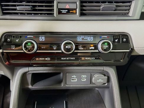 Used 2025 Honda Pilot Elite image 19