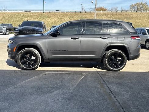 Used 2024 Jeep Grand Cherokee Limited w/ Luxury Tech Group II image 14