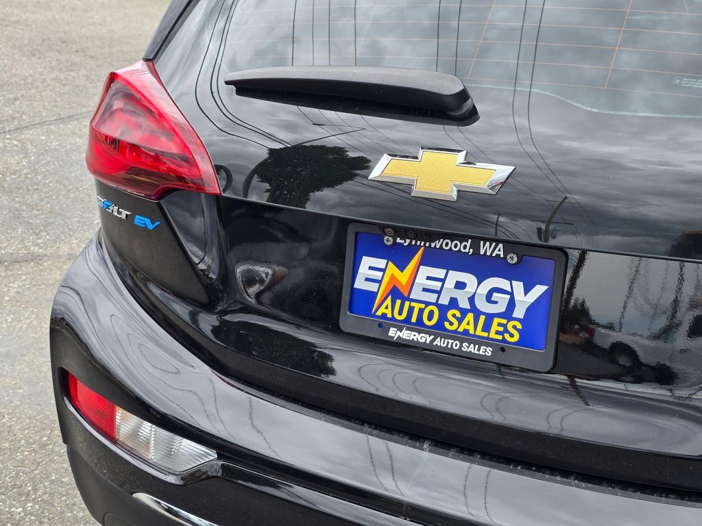 Used 2020 Chevrolet Bolt Premier w/ Infotainment Package FWD image 15