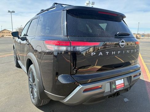 New 2026 Nissan Pathfinder SL image 4