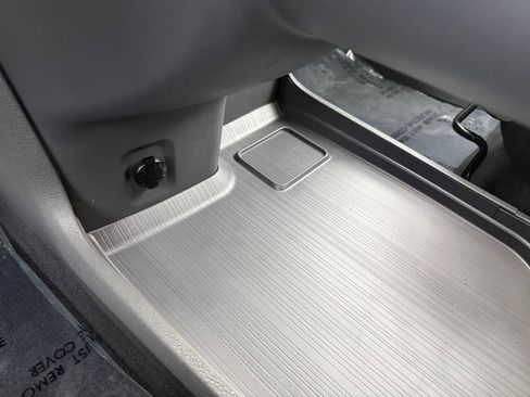 Used 2023 Toyota Sienna LE image 28