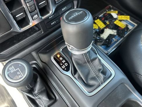 New 2025 Jeep Gladiator High Tide image 23