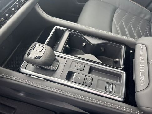 New 2025 Nissan Pathfinder Platinum w/ Black Appearance Package image 13