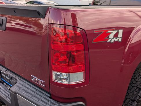 Used 2007 GMC Sierra 1500 SLT w/ SLE/SLT Trailering Package AWD/4WD image 11