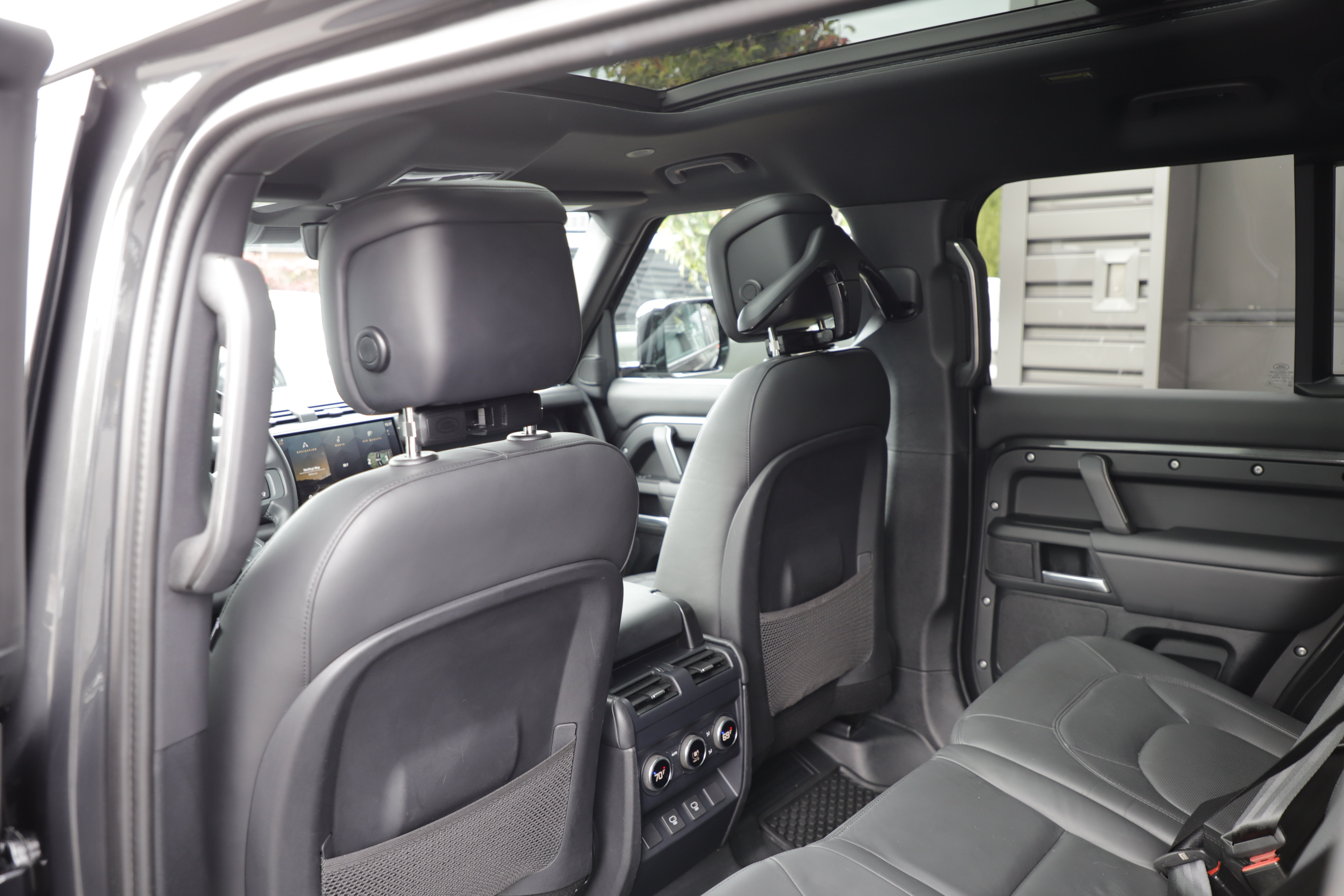 Certified 2025 Land Rover Defender 130 X-Dynamic SE AWD/4WD image 15