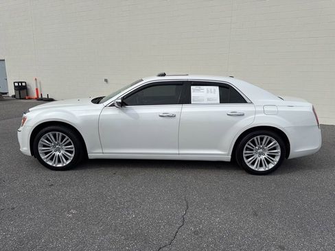 Used 2011 Chrysler 300 Limited w/ Luxury Group image 4
