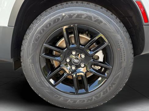 Certified 2025 Land Rover Defender 110 S image 11