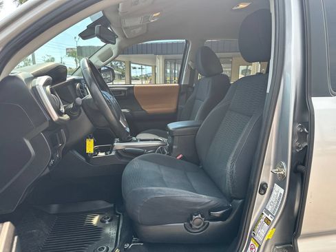 Used 2018 Toyota Tacoma SR5 RWD image 10