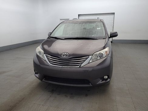 Used 2017 Toyota Sienna XLE image 15