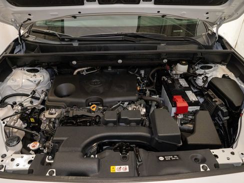 Used 2024 Toyota RAV4 XLE AWD/4WD image 17