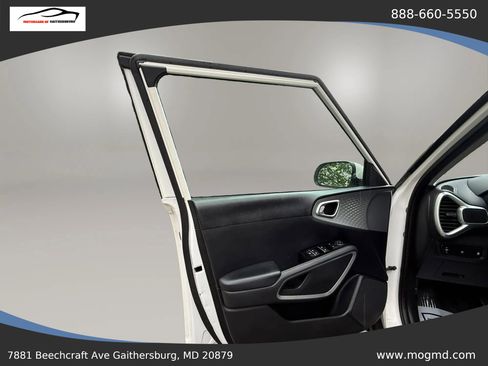 Used 2020 Kia Soul LX FWD image 16