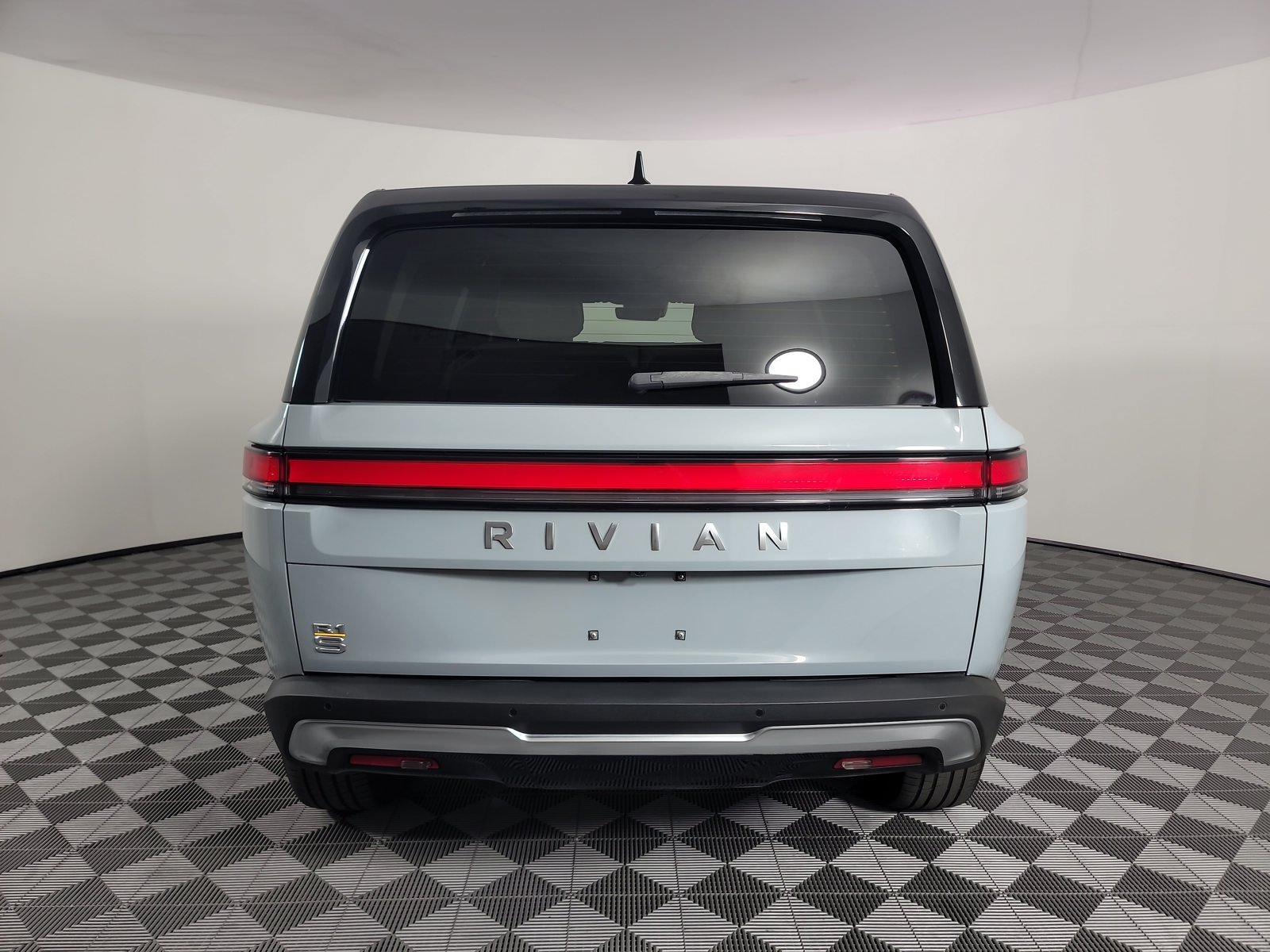 Used 2023 Rivian R1S Adventure Quad AWD/4WD image 4