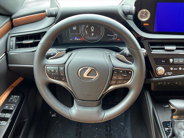 Certified 2025 Lexus ES 300h w/ Premium Package FWD image 25