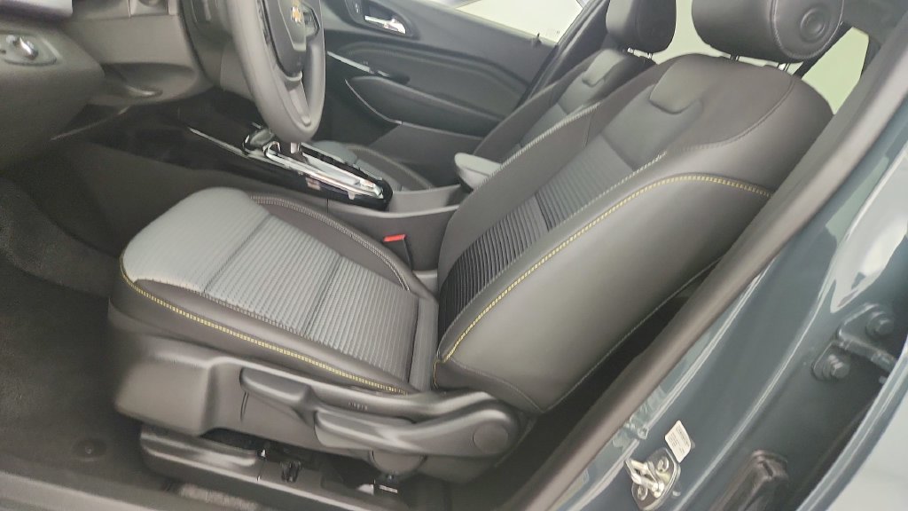 Used 2026 Chevrolet Trax LT FWD image 14