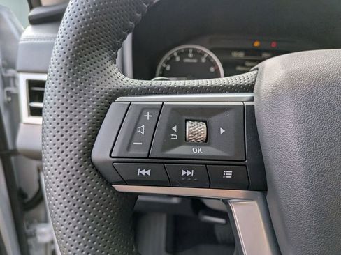 Used 2025 Mitsubishi Outlander SE image 17