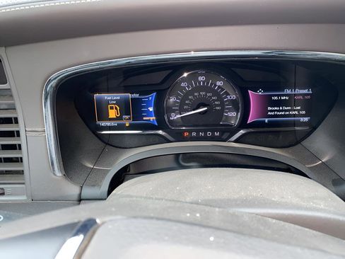 Used 2015 Lincoln Navigator L 4WD w/ Equipment Group 101A Reserve image 16