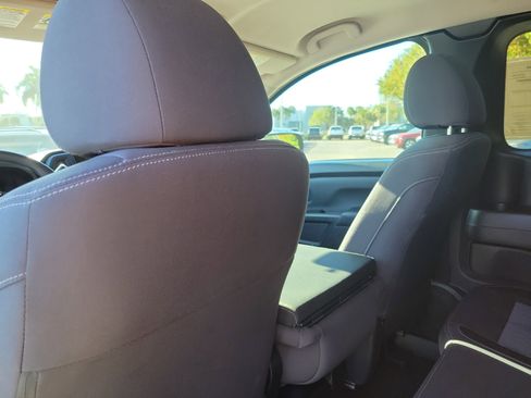 Used 2022 Nissan Titan S image 15