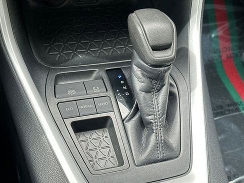 Used 2019 Toyota RAV4 LE w/ Carpet Mat Package FWD image 23