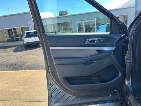 Used 2017 Ford Explorer XLT w/ Equipment Group 202A image 24