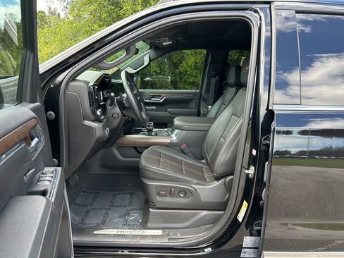 Used 2023 Chevrolet Silverado 1500 High Country w/ Technology Package AWD/4WD image 15