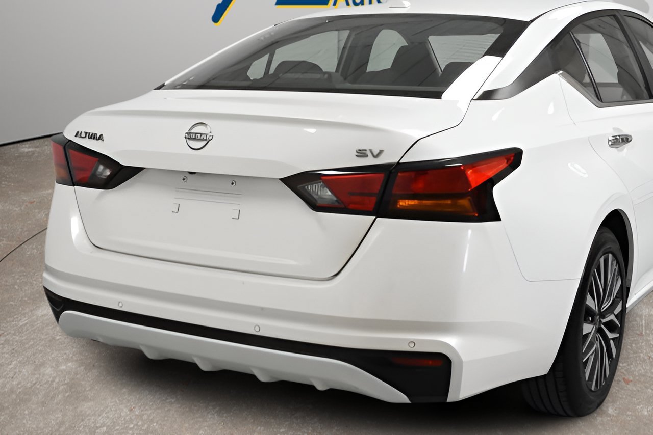 Used 2024 Nissan Altima 2.5 SV FWD image 3