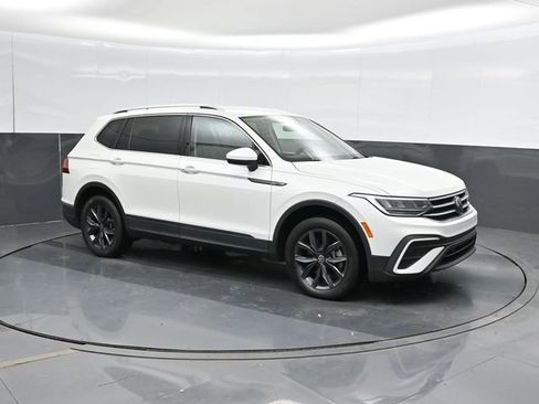 Used 2023 Volkswagen Tiguan SE FWD image 5