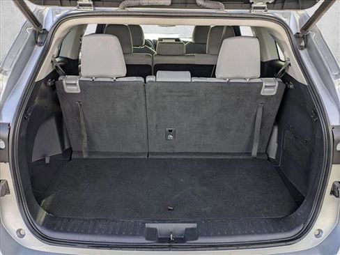 Used 2023 Toyota Highlander LE image 6