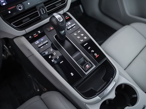 Certified 2023 Porsche Macan image 21