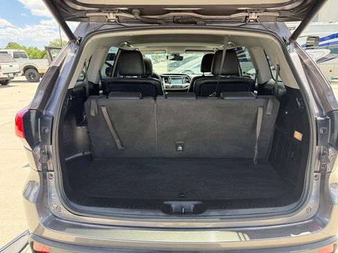 Used 2019 Toyota Highlander XLE AWD/4WD image 30