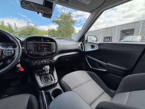 Used 2025 Kia Soul LX w/ LX Technology Package FWD image 33