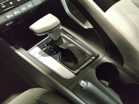 Used 2024 Hyundai Elantra SEL image 26