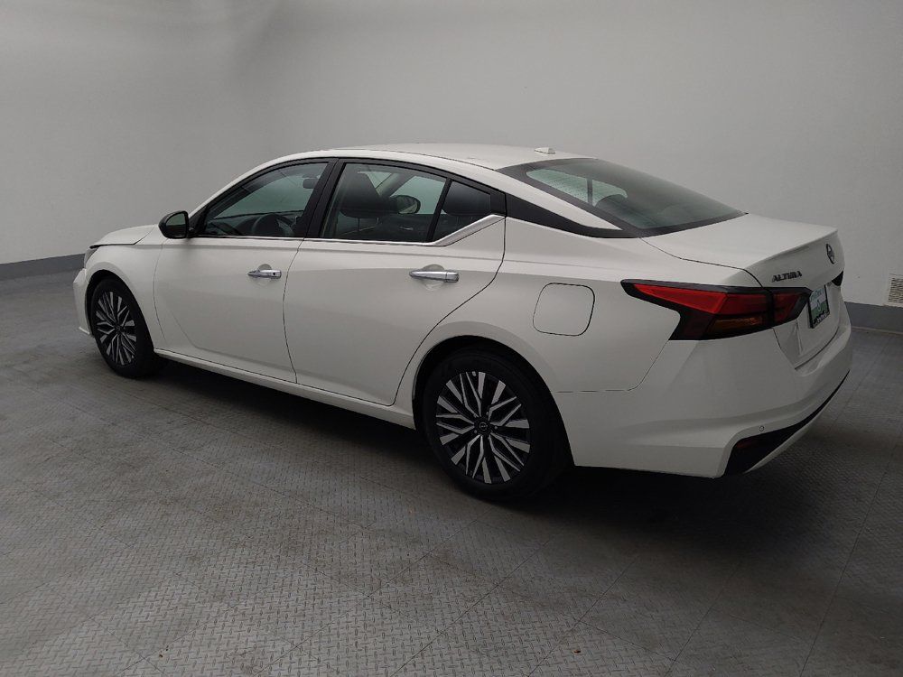 Used 2025 Nissan Altima 2.5 SV FWD image 3