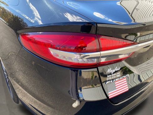 Used 2018 Ford Fusion SE w/ Fusion SE Technology Package image 12