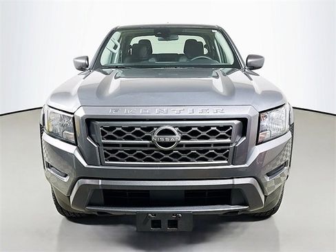 Used 2023 Nissan Frontier SV image 2