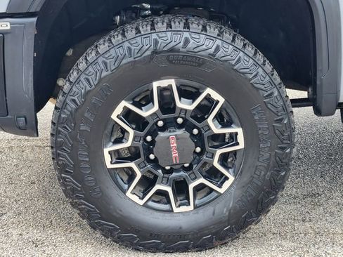 Used 2024 GMC Sierra 2500 AT4X image 7